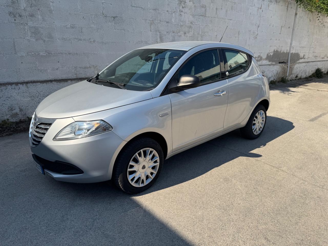Lancia Ypsilon 0.9 TwinAir 85 CV 5 porte Metano Ecochic Elefantino