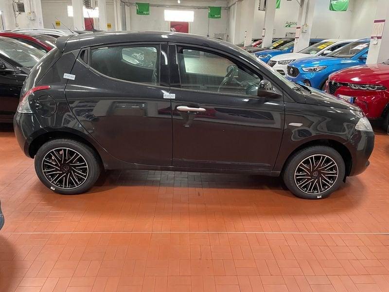 Lancia Ypsilon 1.0 FireFly 5 porte S&S Hybrid Oro