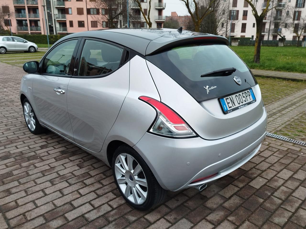 Lancia Ypsilon 1.2 69 CV Unyca