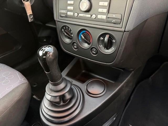 Ford Fiesta 1.2 16V 3p. Ghia Euro 4 ok neopatentati