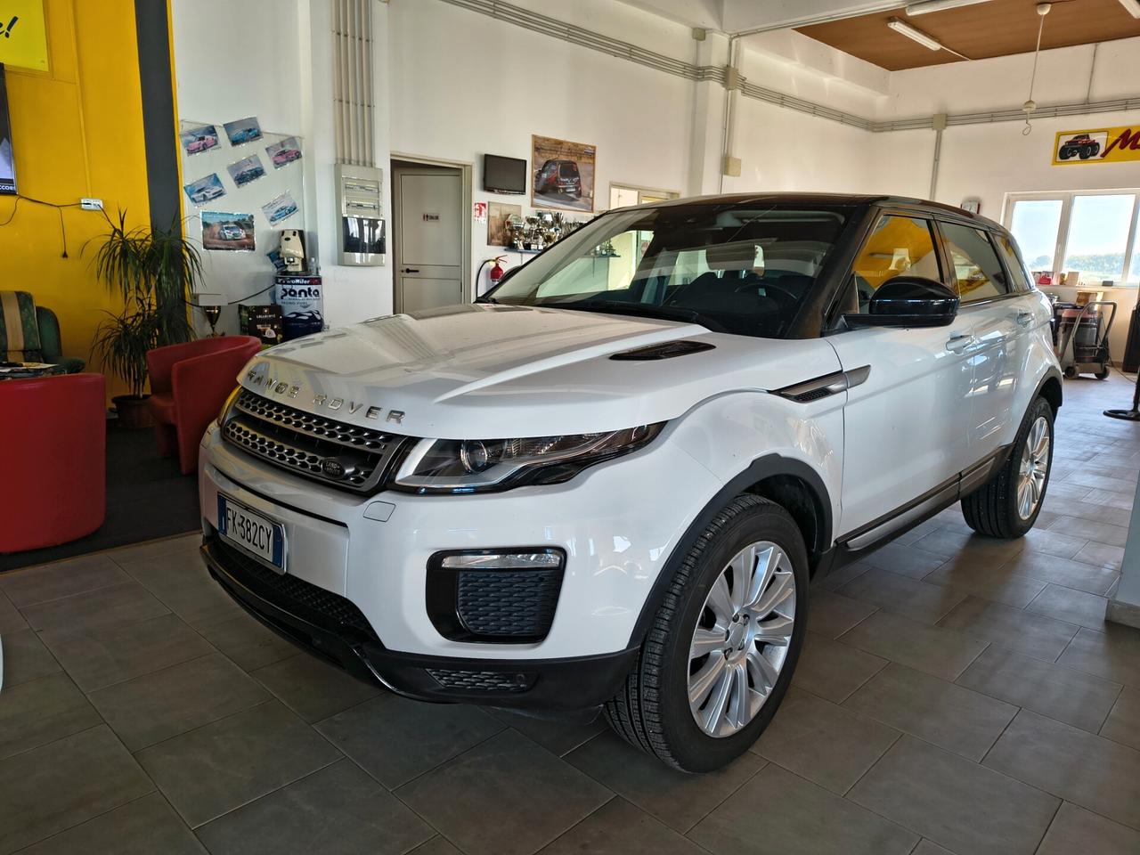 Land Rover Range Evoque 2.0 TD4 150 CV 5p. Pure