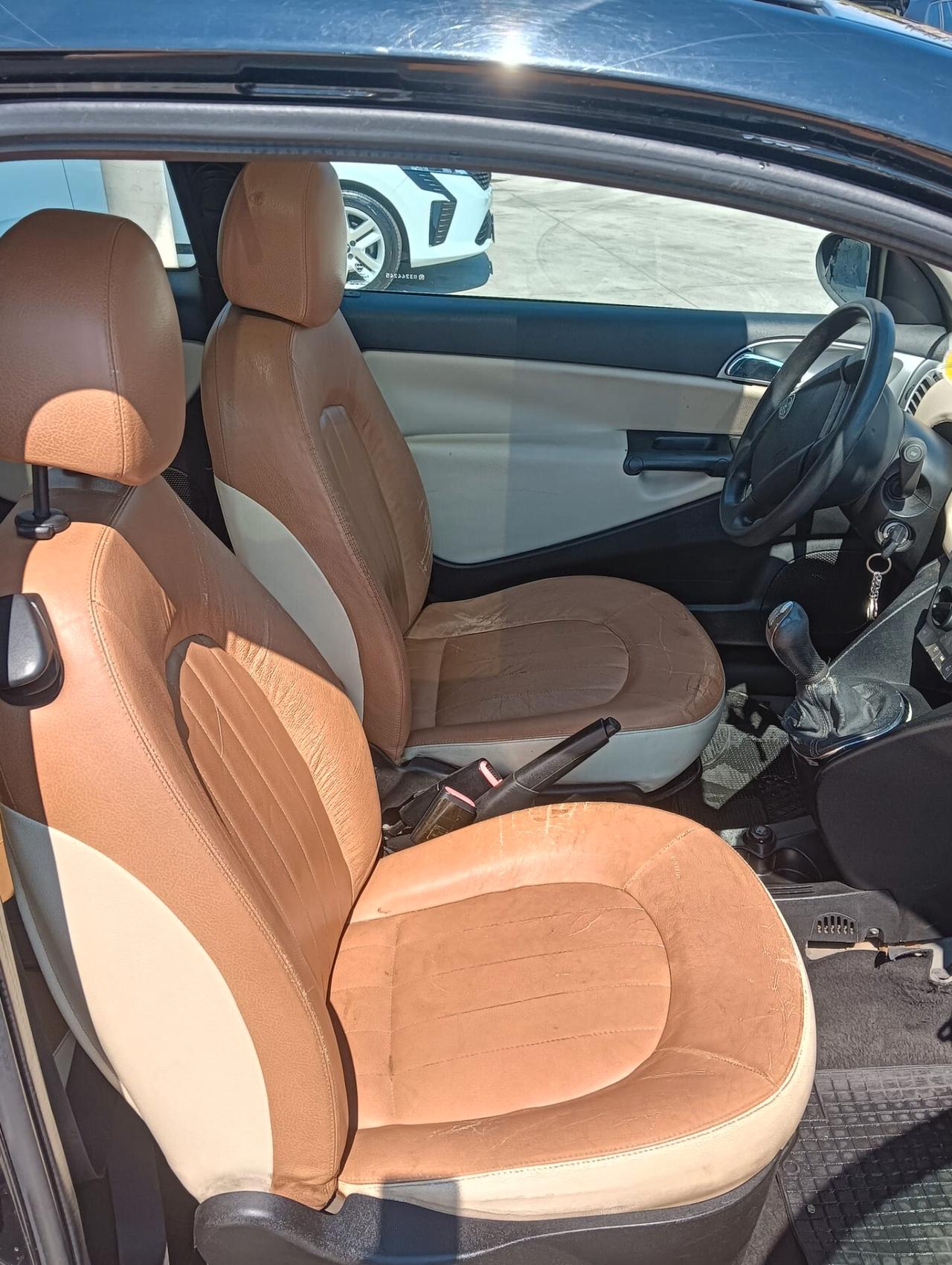 Lancia Ypsilon 1.3 MJT 75 CV Platino