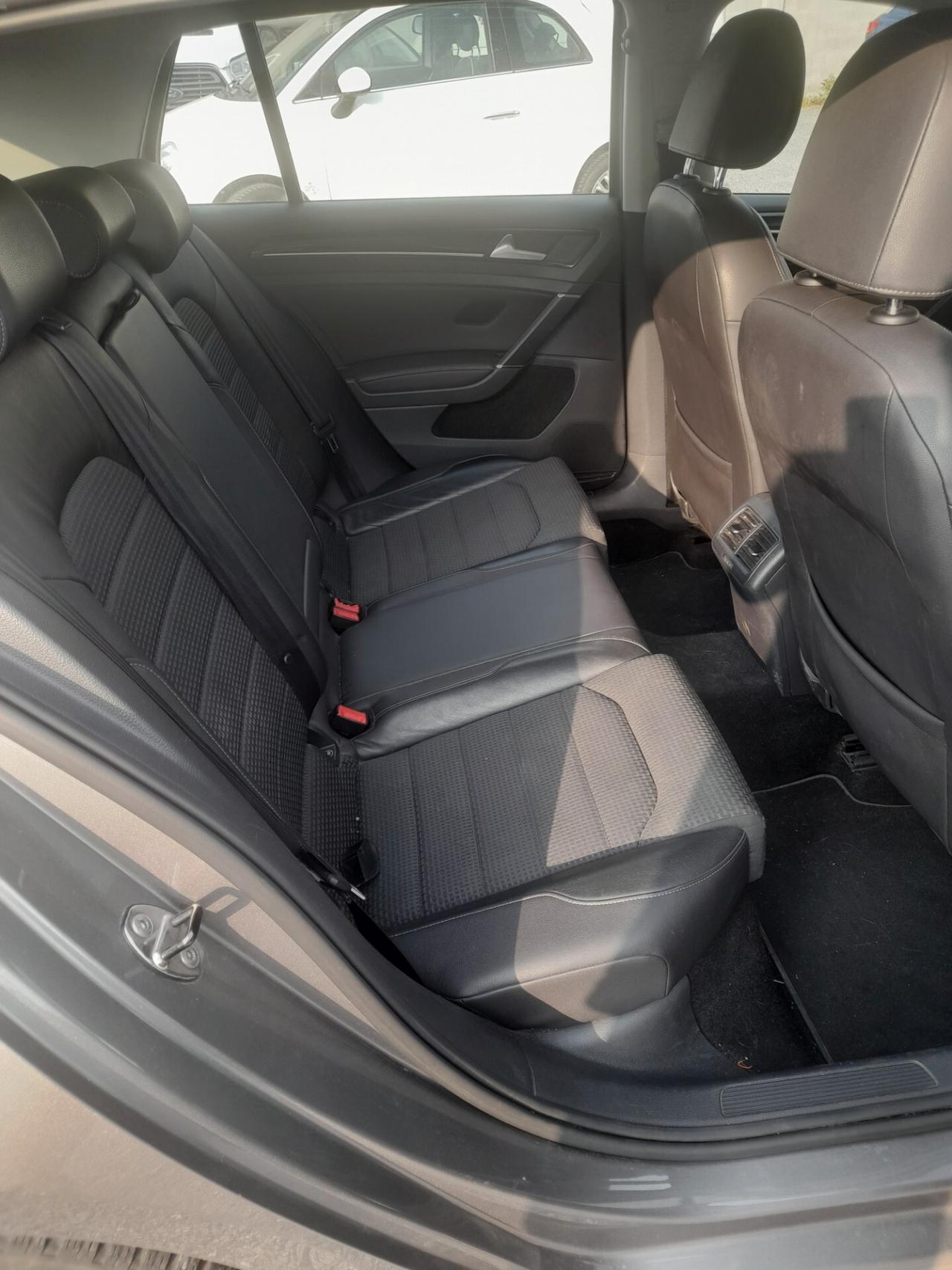 Volkswagen Golf Business 1.6 TDI DSG 5p. Highline
