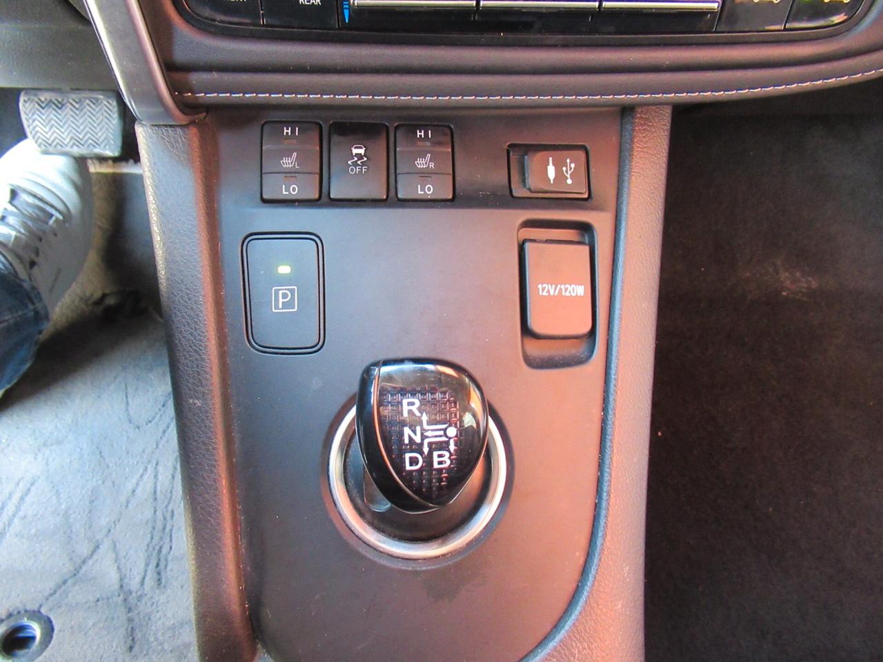 Toyota Auris Touring Sports 1.8 Hybrid Lounge