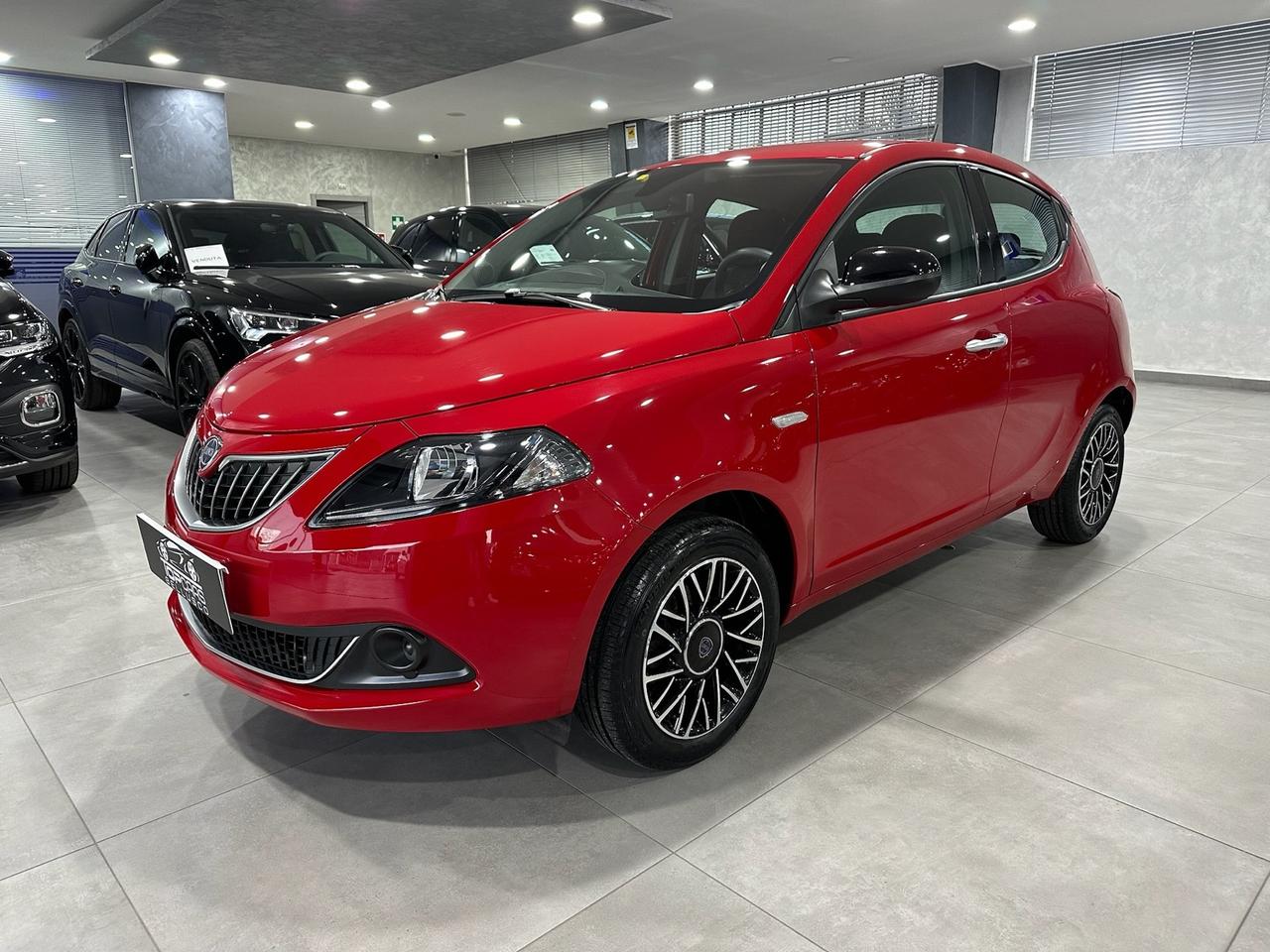 Lancia Ypsilon 1.0 69cv Hybrid 5 porte NEOPATENTATI