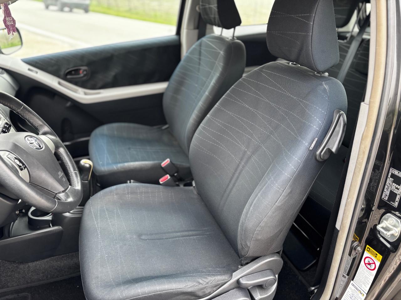 Toyota Yaris 1.0 3 porte Sol