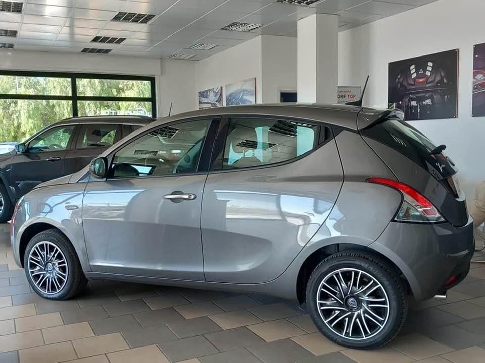 Lancia Ypsilon 1.0 FireFly 5 porte S&S Hybryd Gold