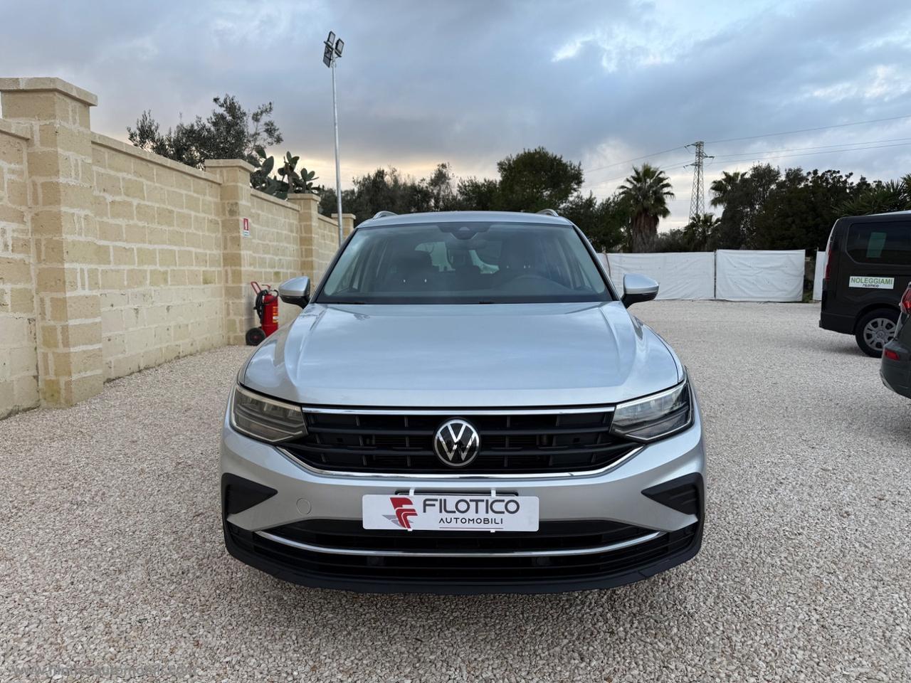VOLKSWAGEN Tiguan 2.0 TDI 150CV SCR DSG Life TELECAMERA - FARI LED -FULL