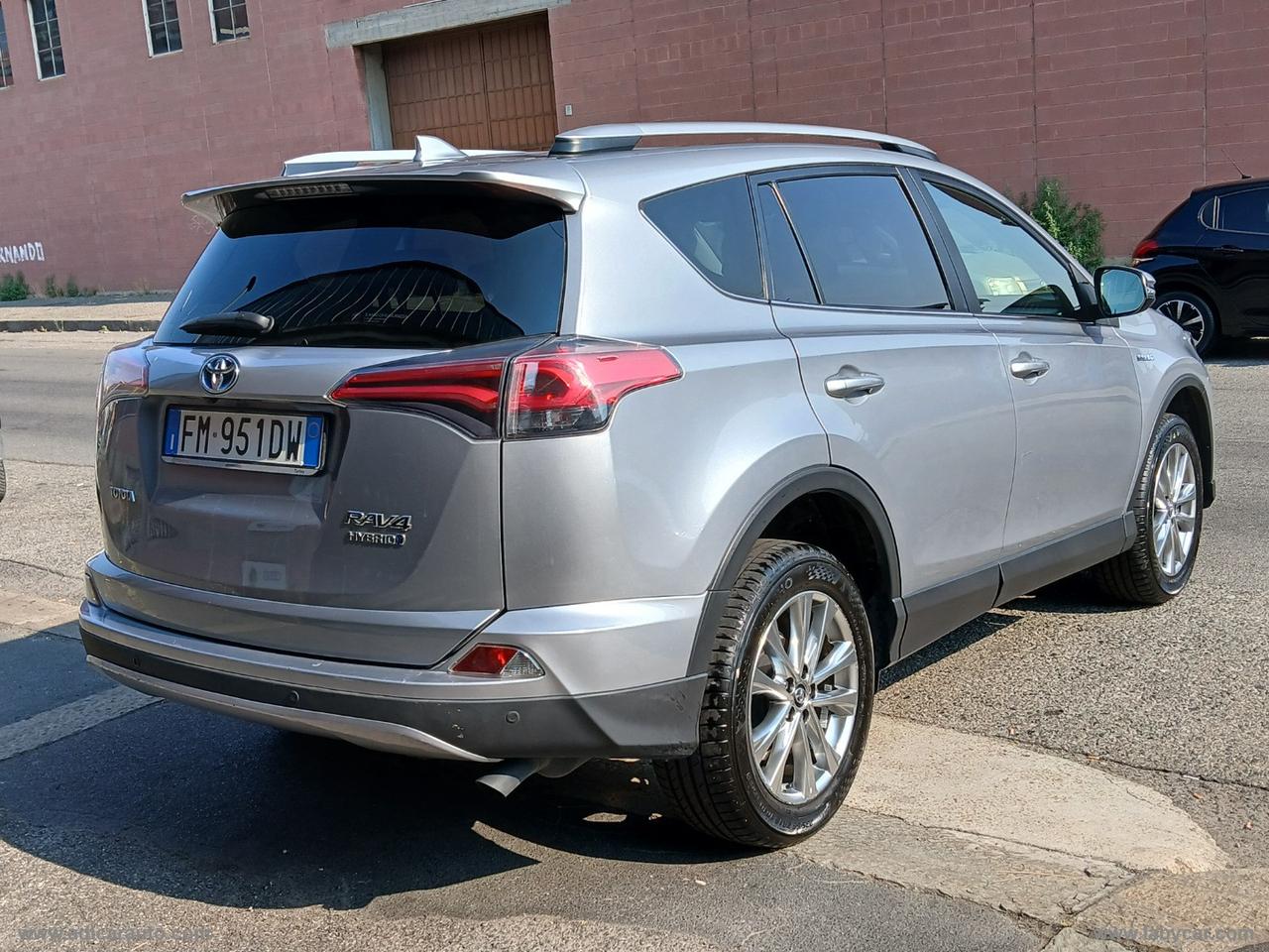 TOYOTA RAV4 2.5 Hybrid 2WD Lounge
