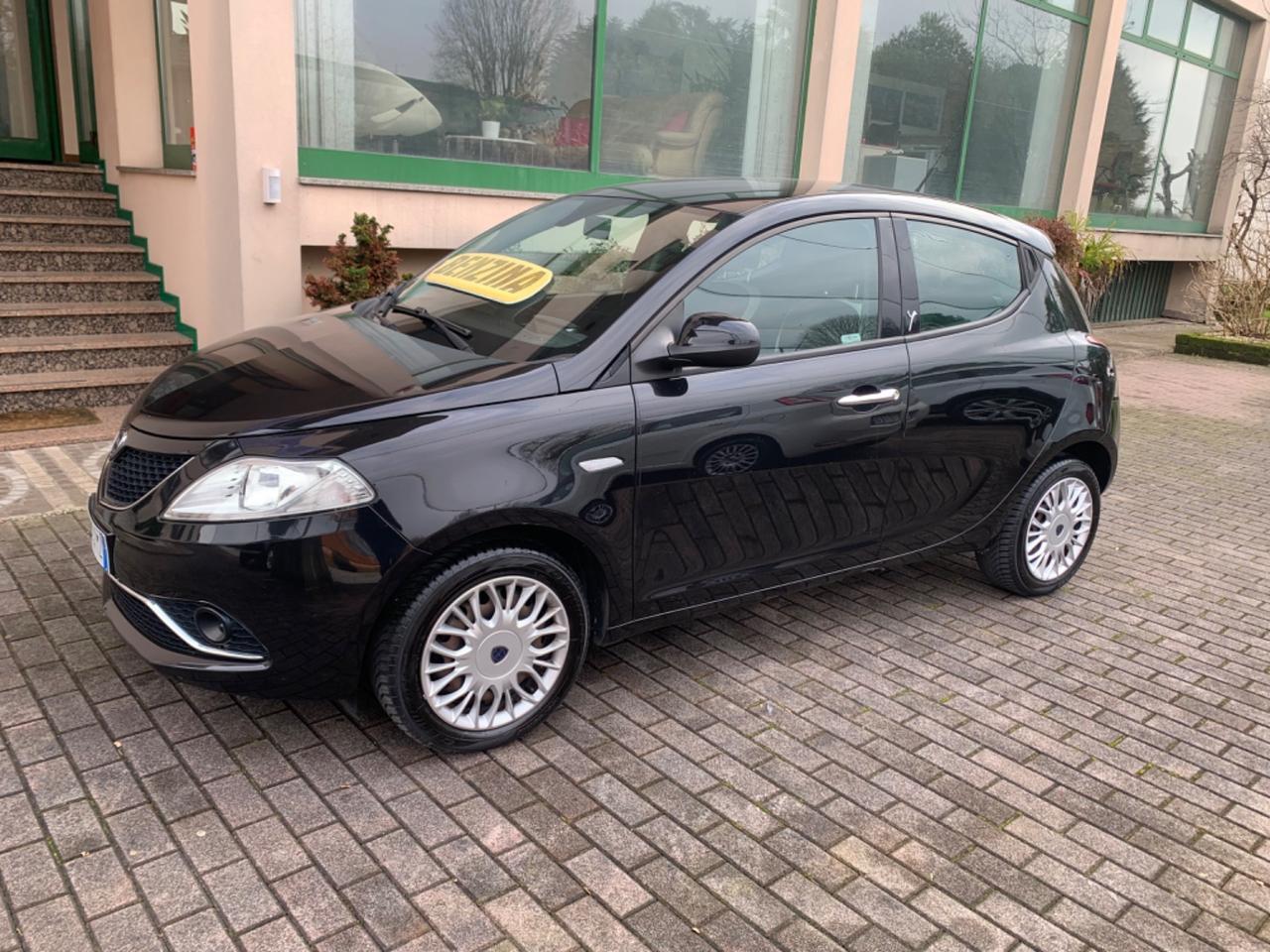 Lancia Ypsilon 1.2 69 CV 5 porte Platinum