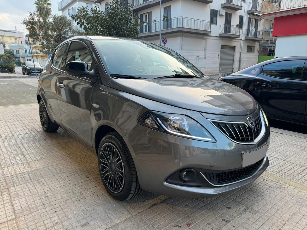 Lancia Ypsilon 1.0 FireFly 5 porte S&S Hybrid Ecochic Gold
