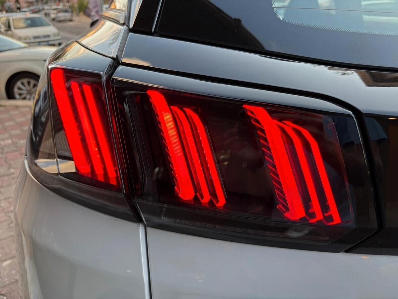 Peugeot 3008 BlueHDi 130 S&S EAT8 Active Pack