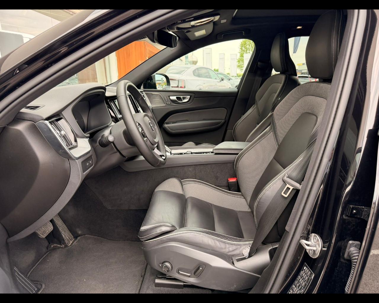 VOLVO XC60 T6 PHEV AWD PLUS DARK AUTO