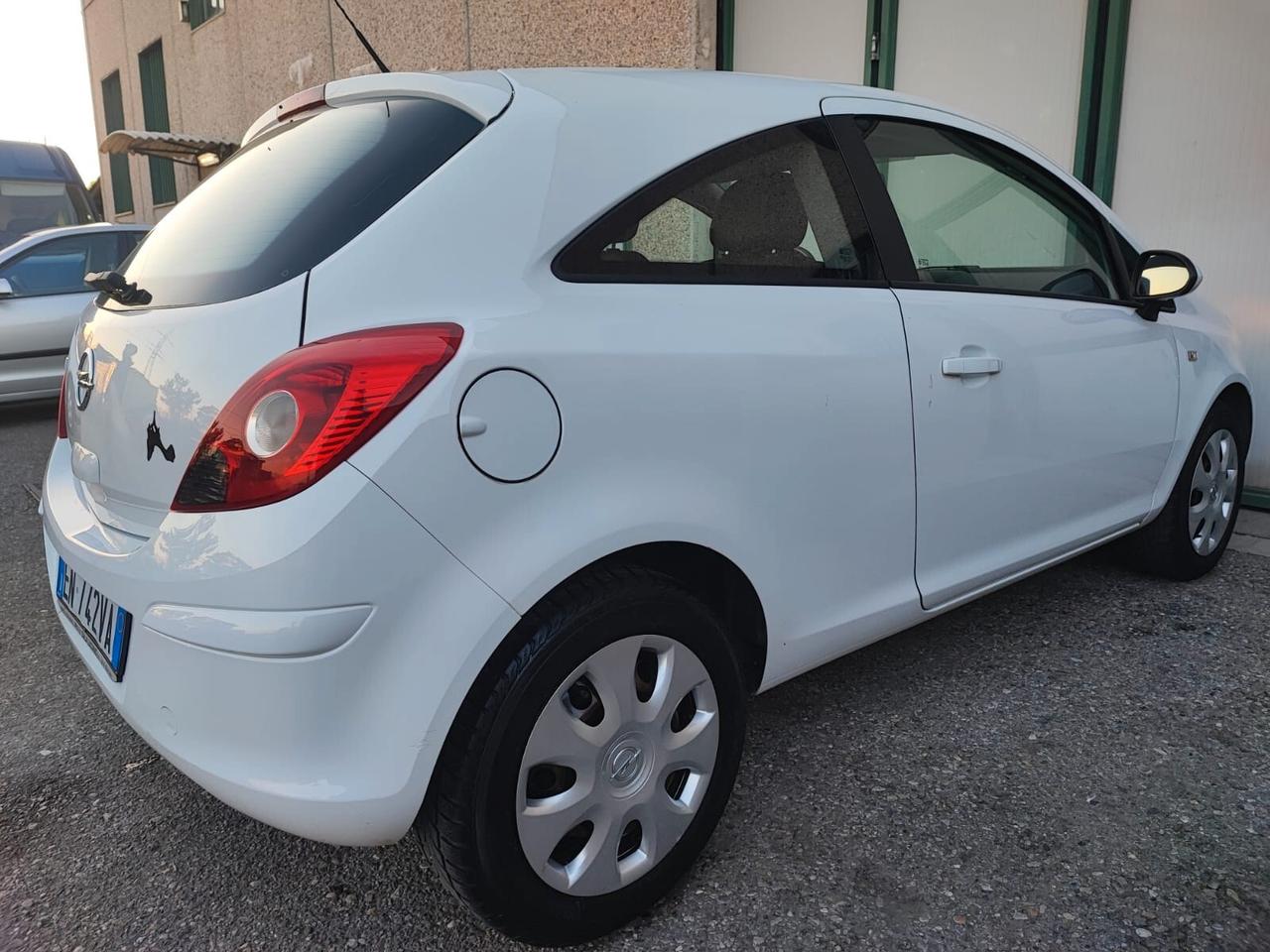 Opel Corsa 1.0 3 PORTE BENZINA NEOPATENTATI 2012