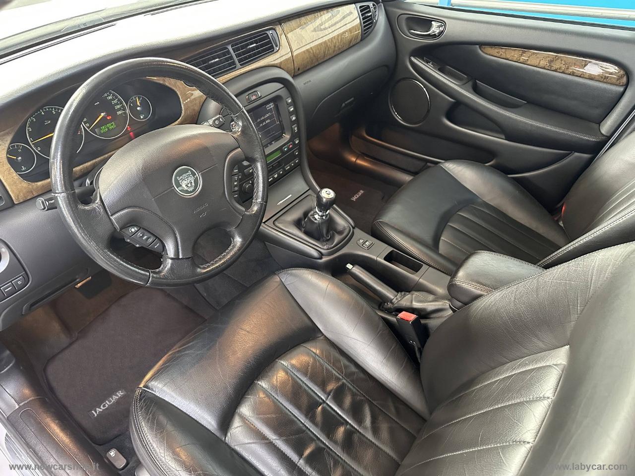 JAGUAR X-Type 2.5 V6 Executive