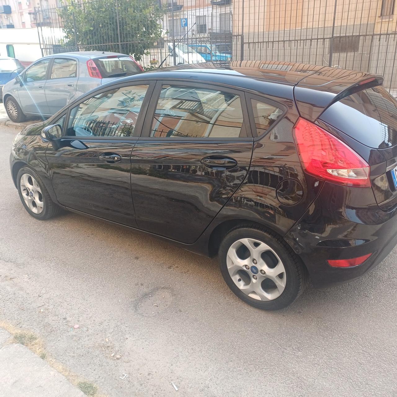 Ford Fiesta 1.4 TDCi 70CV 5 porte Titanium