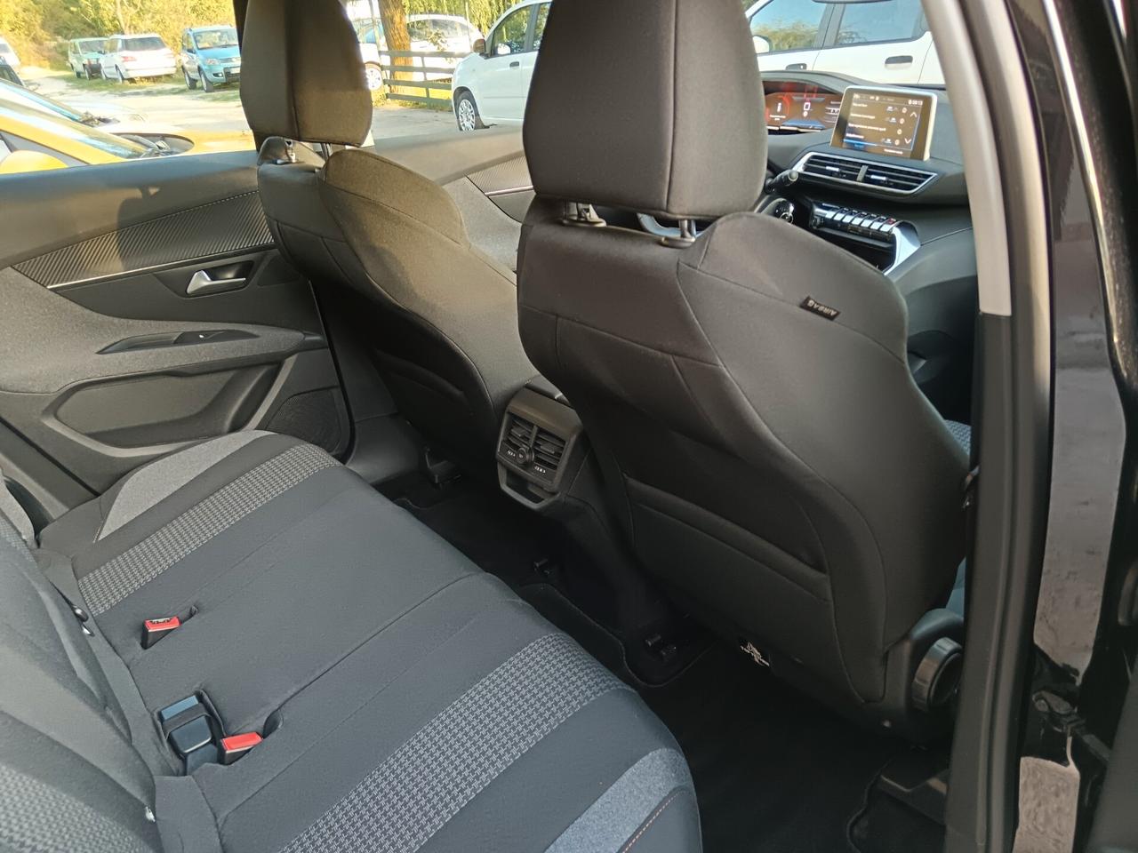 Peugeot 3008 BLUEHDI 130CV BUSINESS PERFETTA