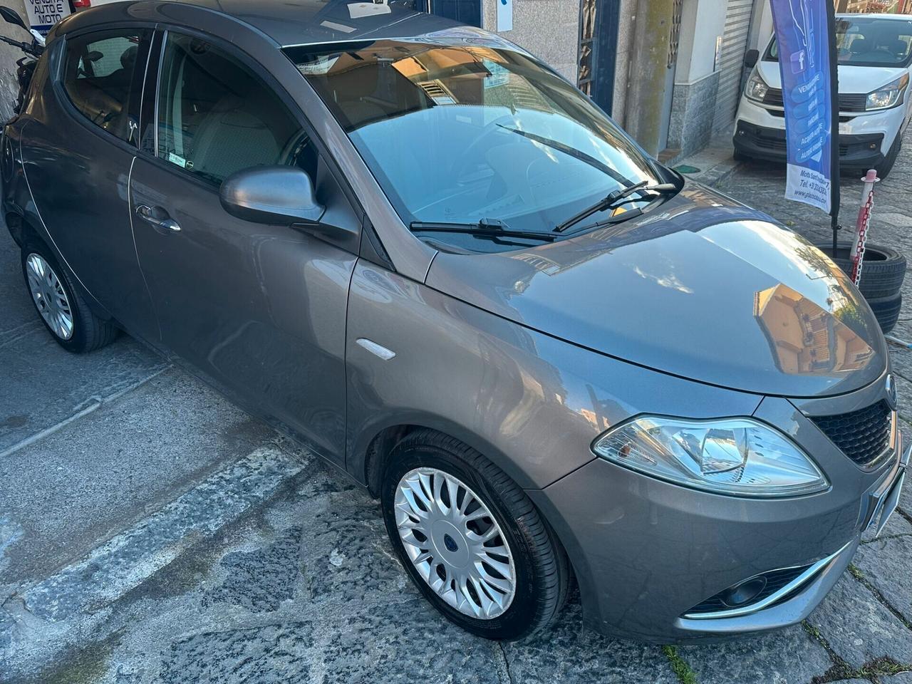 Lancia Ypsilon 1.2 69 CV 5 porte Silver