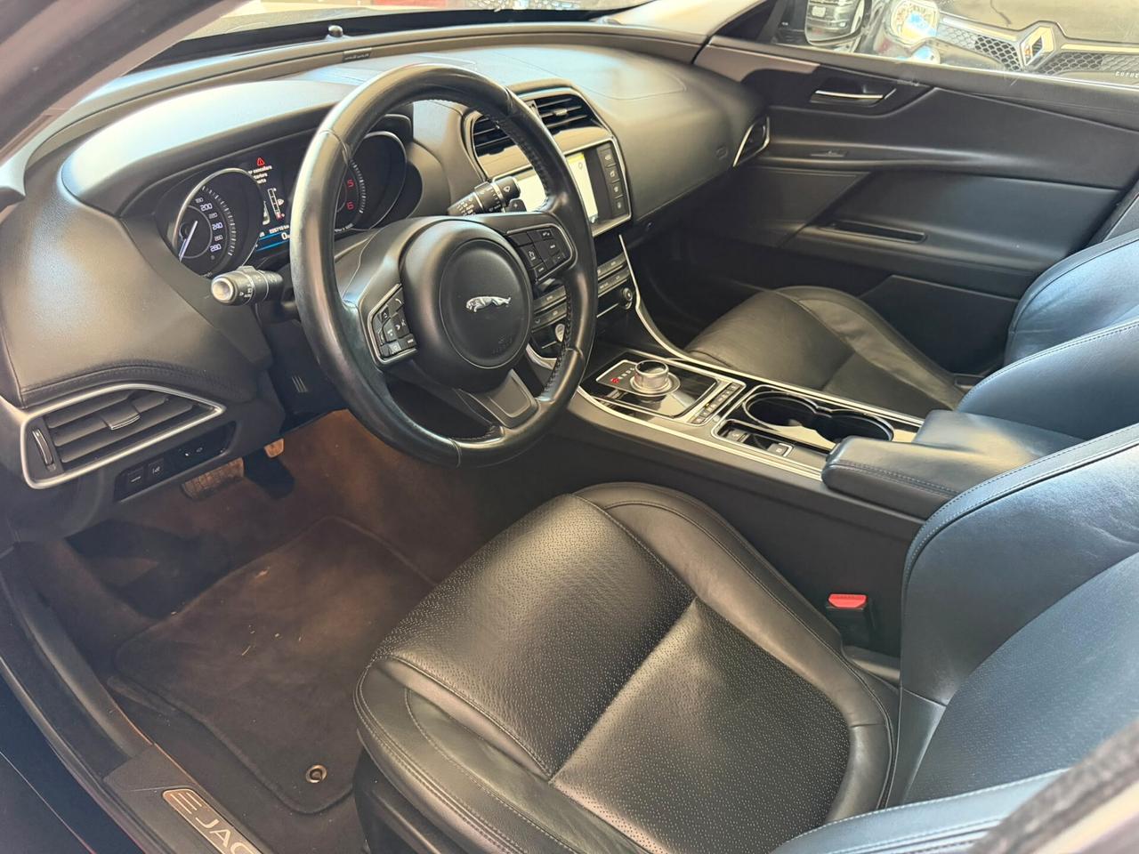 Jaguar XE 2.0 D Turbo aut. Portfolio