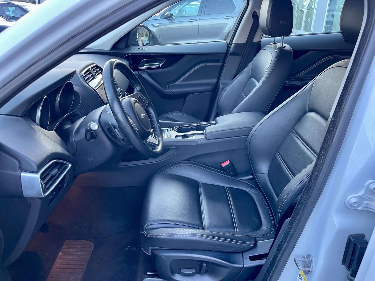 Jaguar F-Pace F-Pace 2.0d Portfolio awd 180cv auto CATENA NUOVA