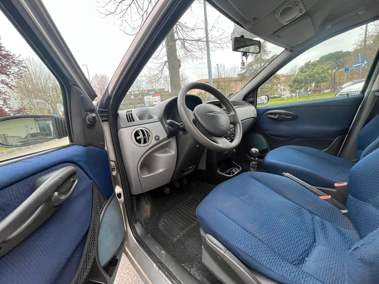 Fiat Punto 1.2i cat 5 porte ELX