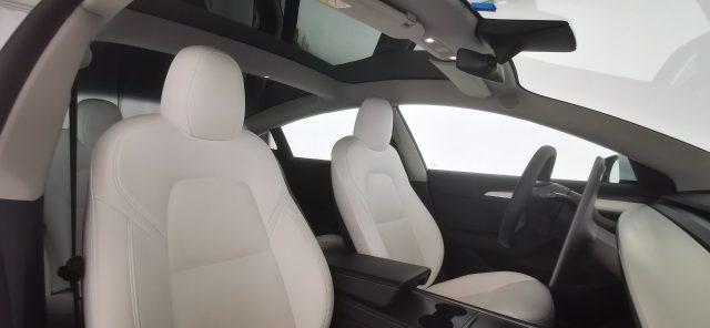 TESLA Model 3 RWD
