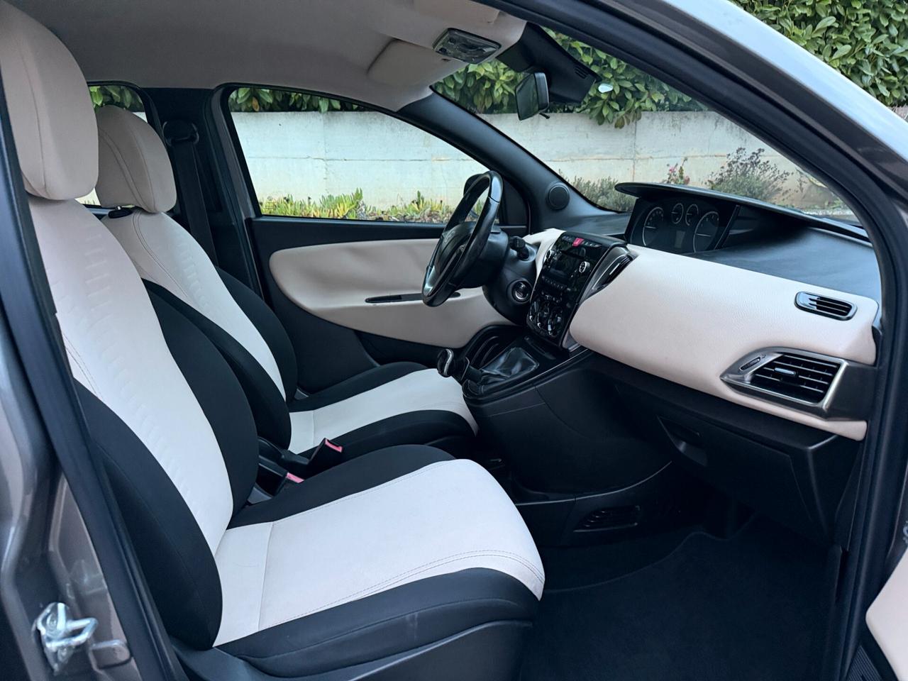 Lancia Ypsilon 1.2 69 CV 5 porte Platinum