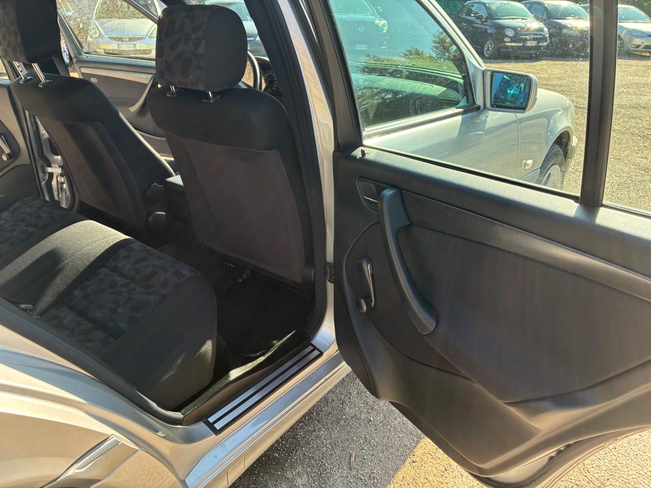 Mercedes-benz C 180 benzina 24.000 km pari nuovo