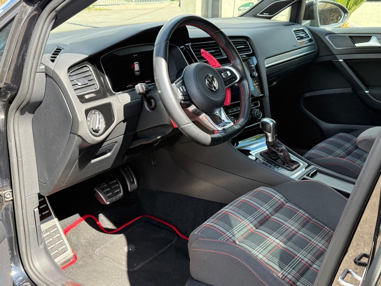Volkswagen Golf GTI 2.0 TSI BlackStyle