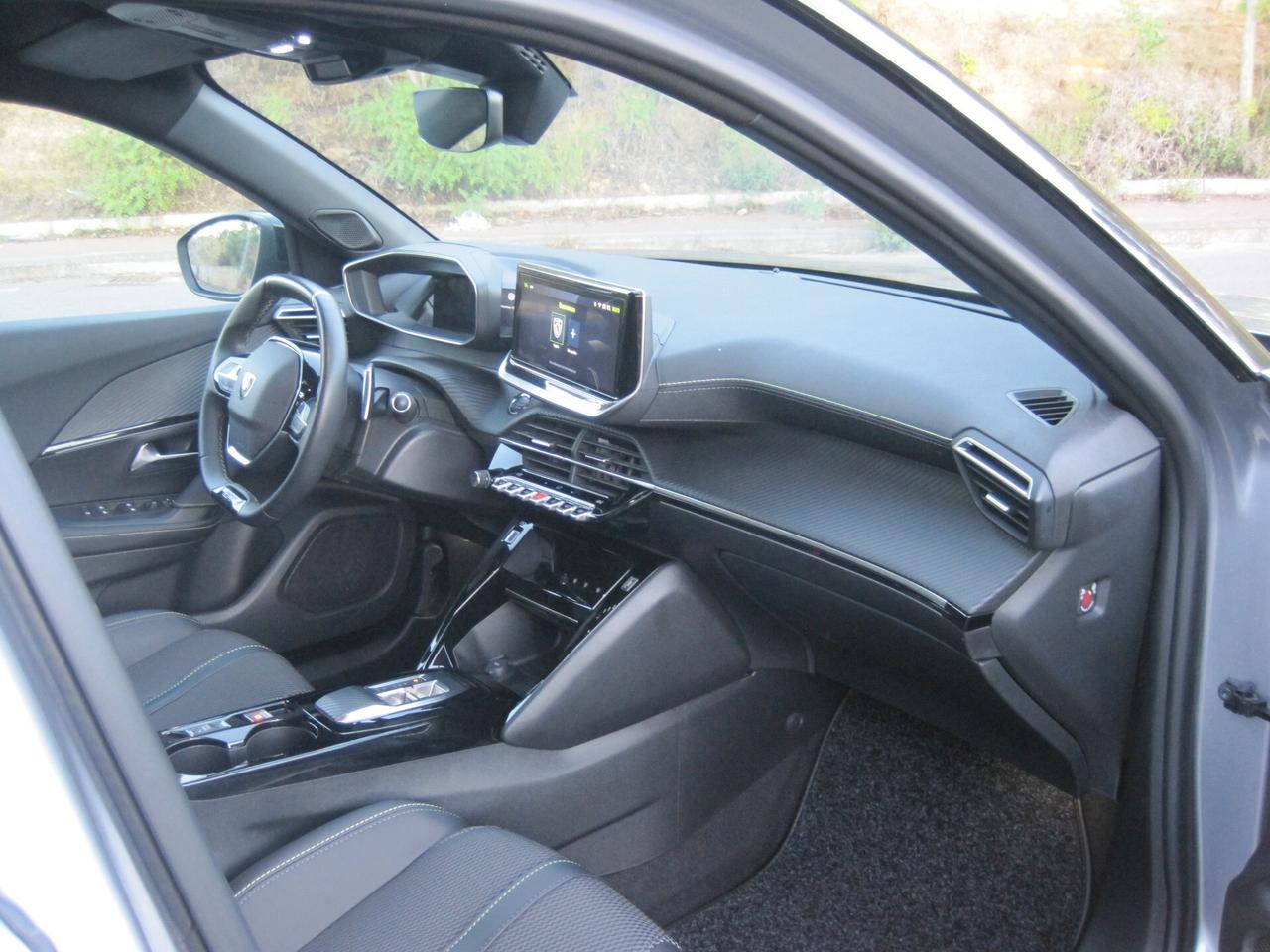 Peugeot 2008 PureTech 130 S&S EAT8 GT