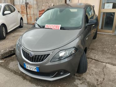 Lancia Ypsilon 1.0 FireFly 5 porte S&S Hybrid Ecochic Silver