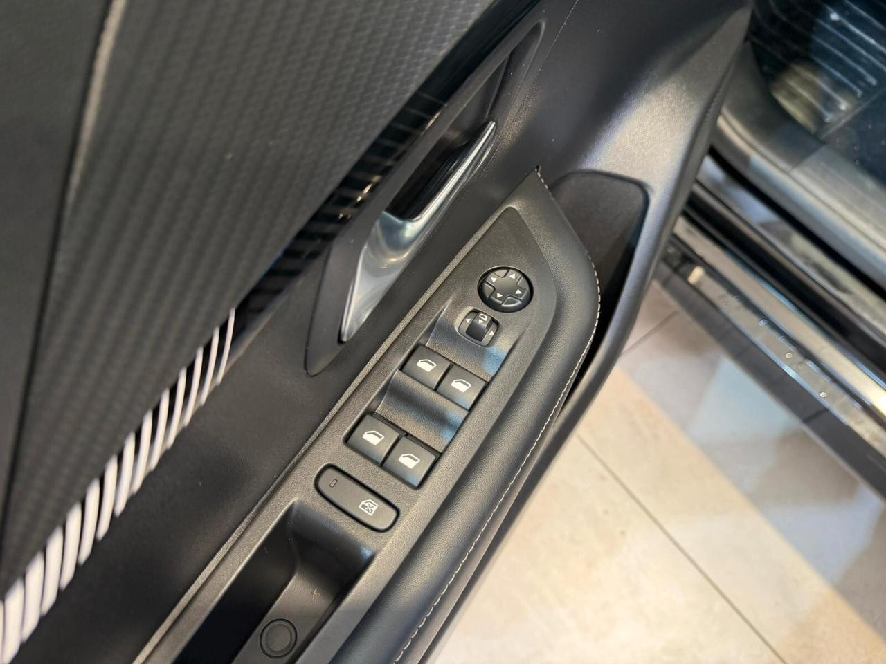 Peugeot 208 PureTech 100 Stop&Start 5 porte Allure