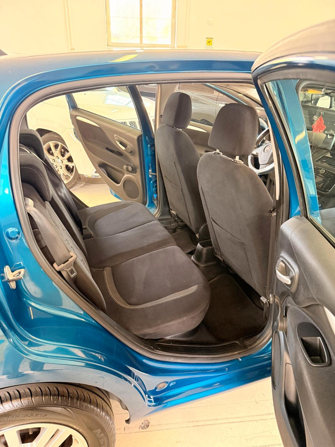 Fiat Punto 1.4 8V 5 porte Natural Power Lounge 77CV