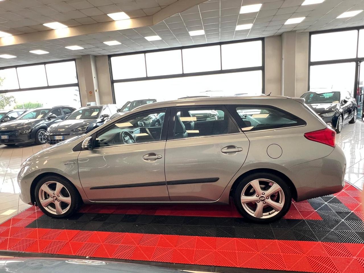 Toyota Auris Touring Sports 1.8 Hybrid Lounge