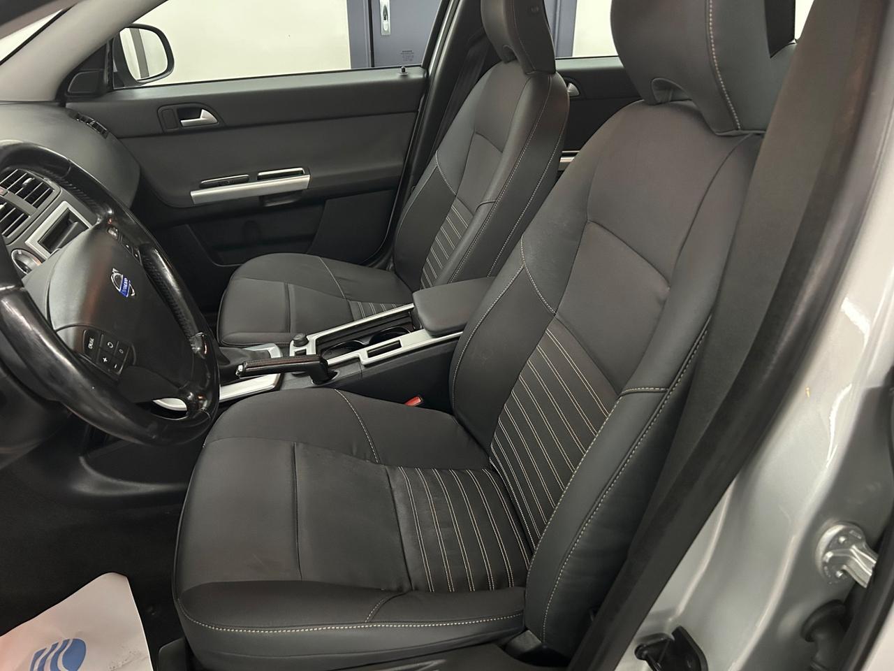 Volvo V50 D2 R-design