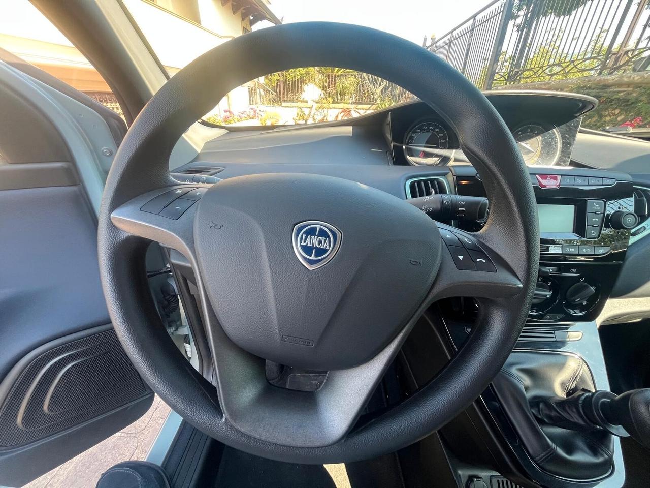Lancia Ypsilon 1.0 FireFly 5 porte S&S Hybrid Platino