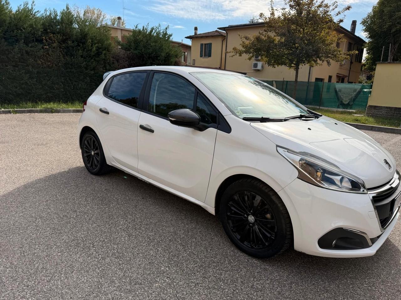 Peugeot 208 1.2 - NEOPATENTATI - 12 MESI DI GARANZIA -