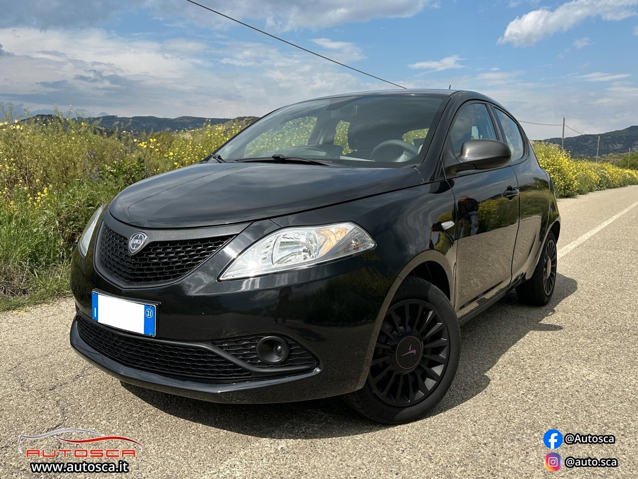 Lancia Ypsilon 1.0 FireFly 5 porte S&S Hybrid Ecochic Silver