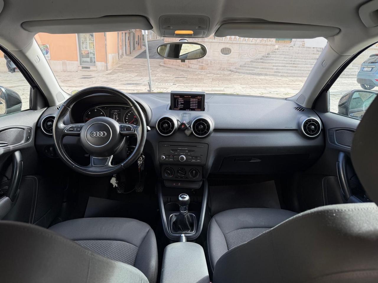 Audi A1 1.6 TDI 90 CV NAVI LED