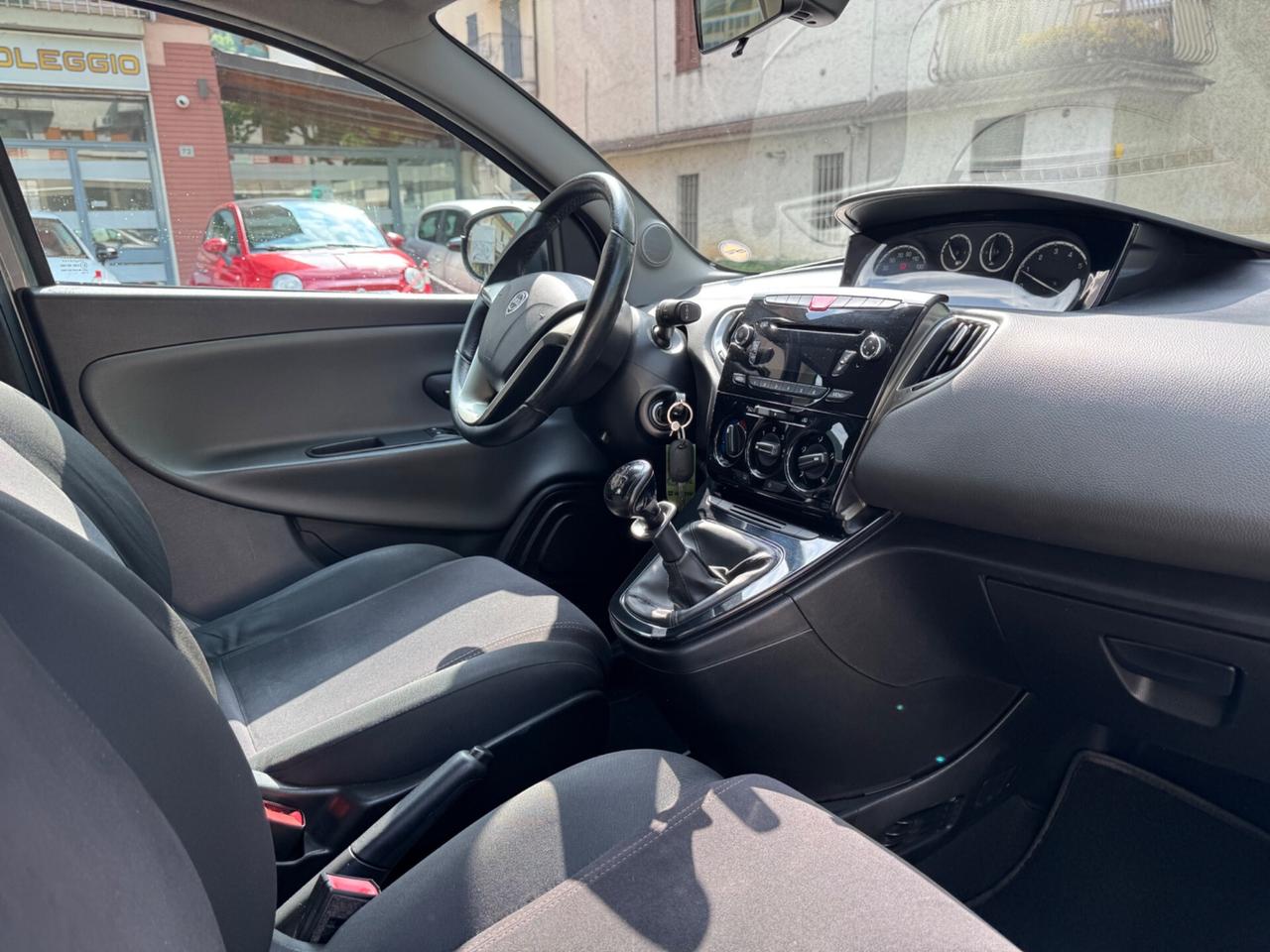 Lancia Ypsilon 1.2 69 CV 5 porte S&S Platinum