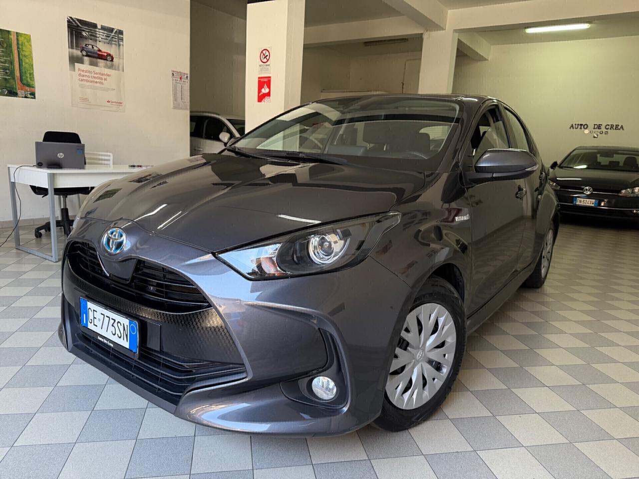 Toyota Yaris 1.5 Hybrid 5 porte Business .