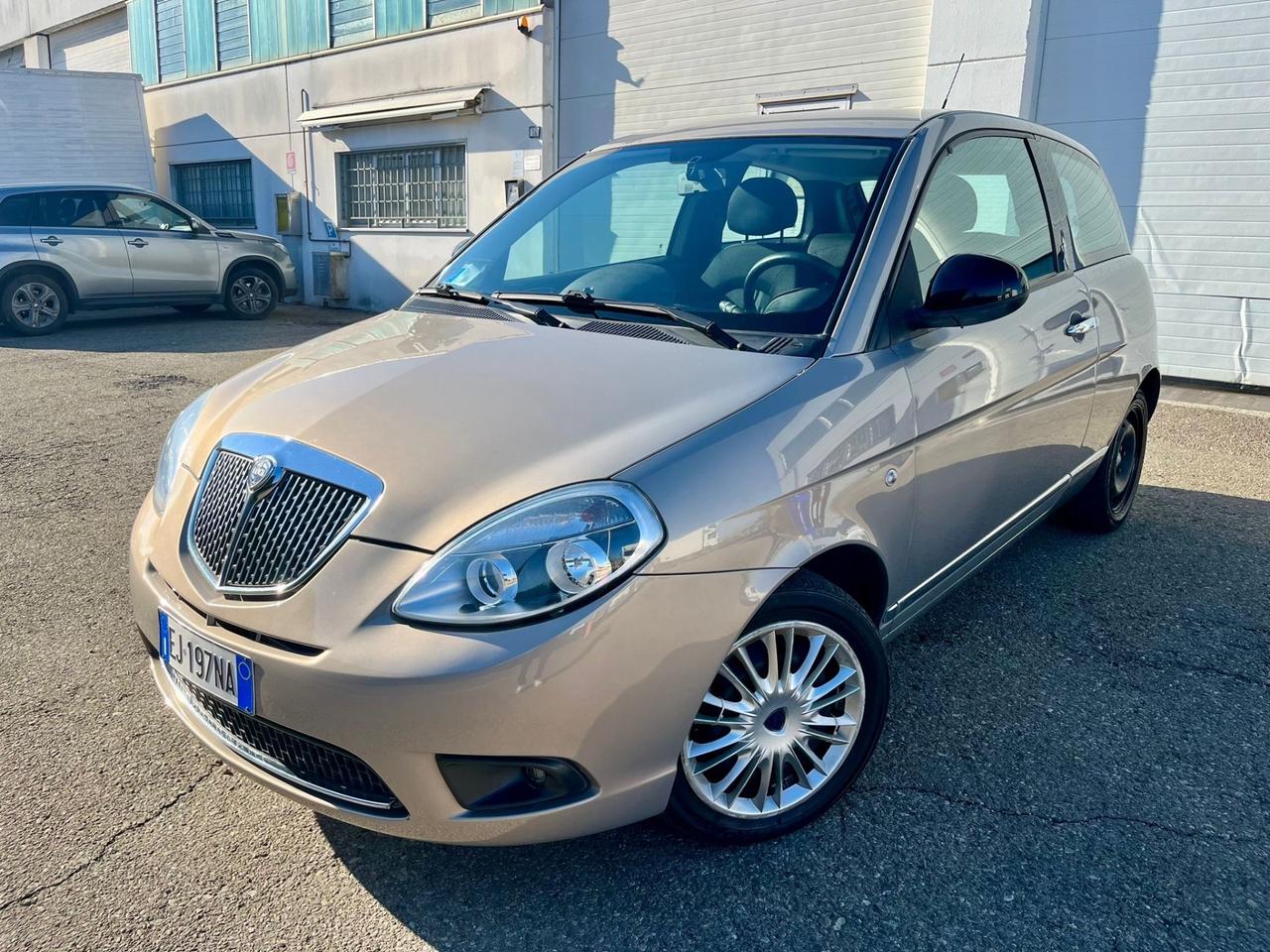 Lancia Ypsilon 1.2benzina 2011 92.000km perfetta per neopatentati