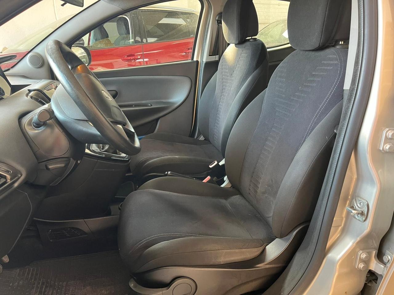 Lancia Ypsilon 1.2 69 CV 5 porte Gold