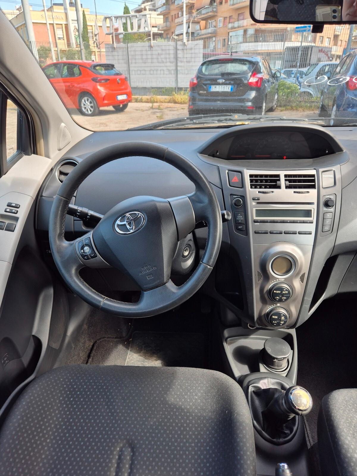 Toyota Yaris 1.0 5 porte Sol