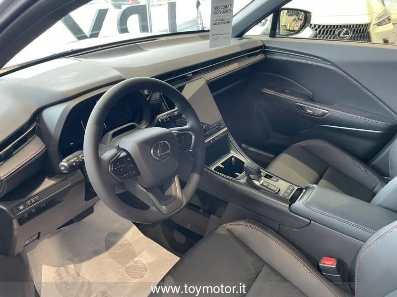 Lexus LBX Hybrid Emotion