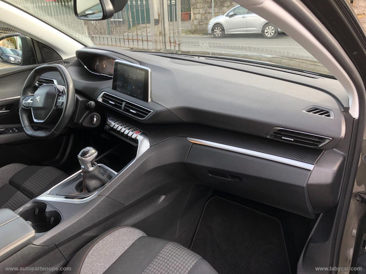 PEUGEOT 3008 BlueHDi 130 S&S Business