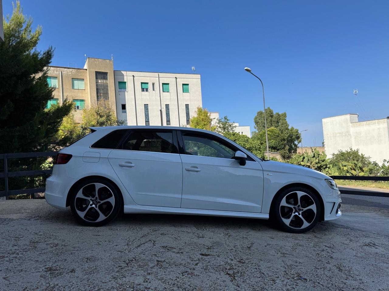 Audi A3 SPB 1.6 TDI Admired - CERCHI 18 - 2015