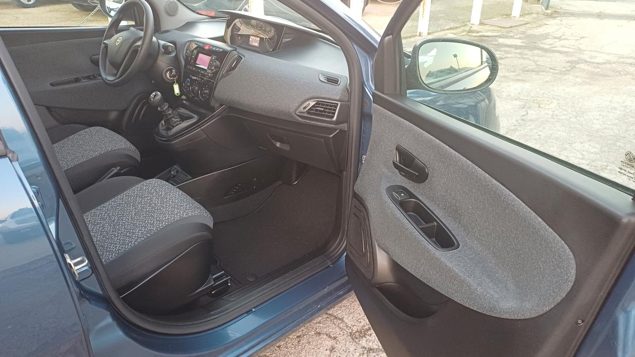 Lancia Ypsilon 1.0 FireFly 5 porte S&S Hybrid Silver 2023 SOLO 5MILA KM