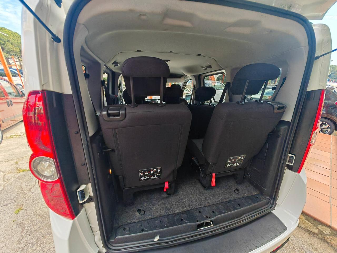 Fiat Doblo 1,6 diesel 02/2010 CV105 POSTI SETTE