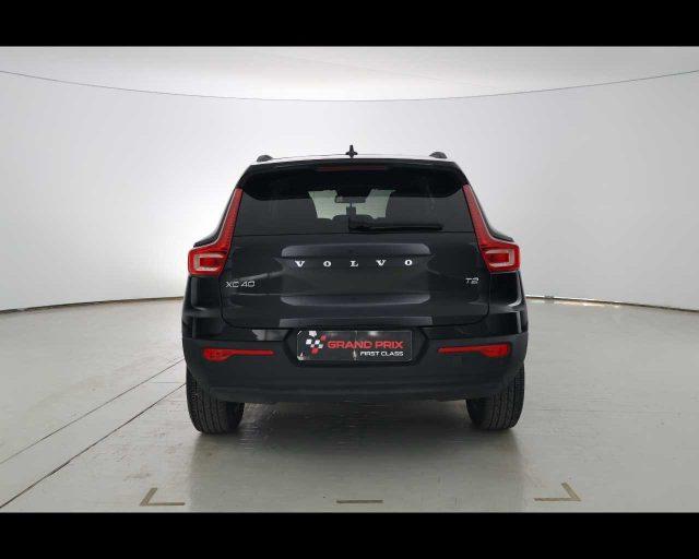 VOLVO XC40 T2 Momentum Core